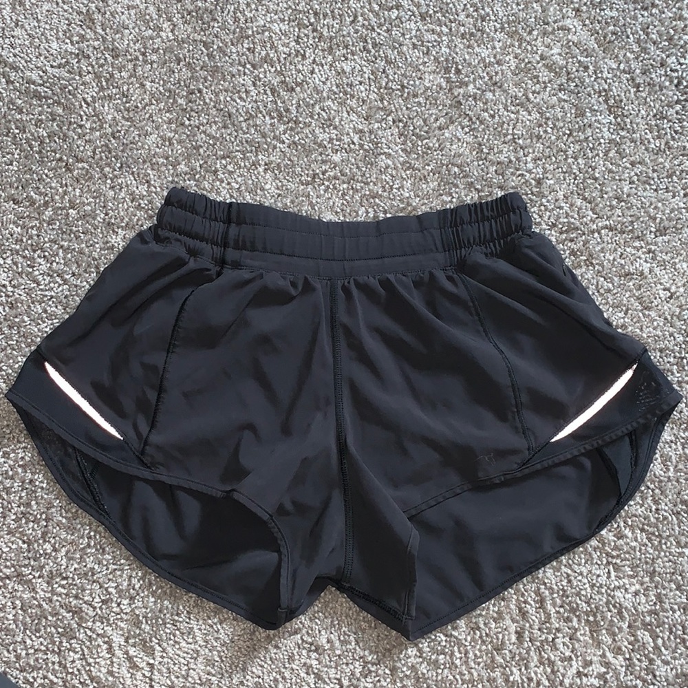 Lululemon Hotty Hot Low Rise Short 2.5”
